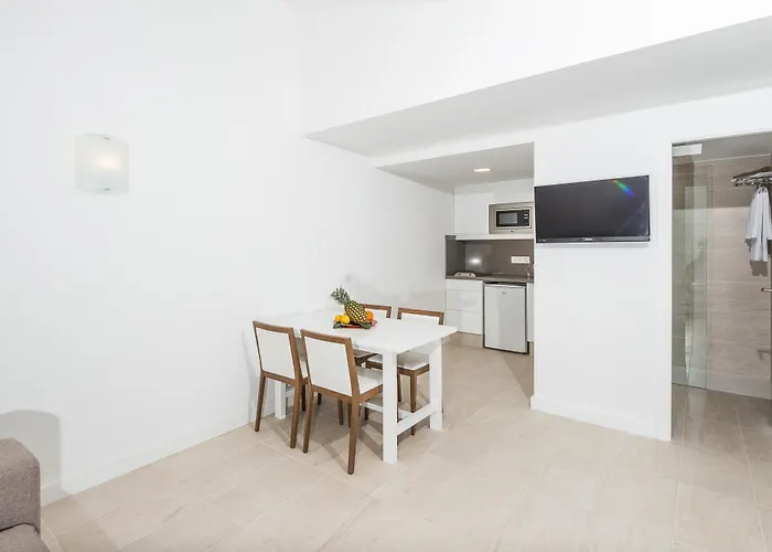 Hotel apartamentowy Sagitario Menorca Mar Adults Only Cala en Bosch